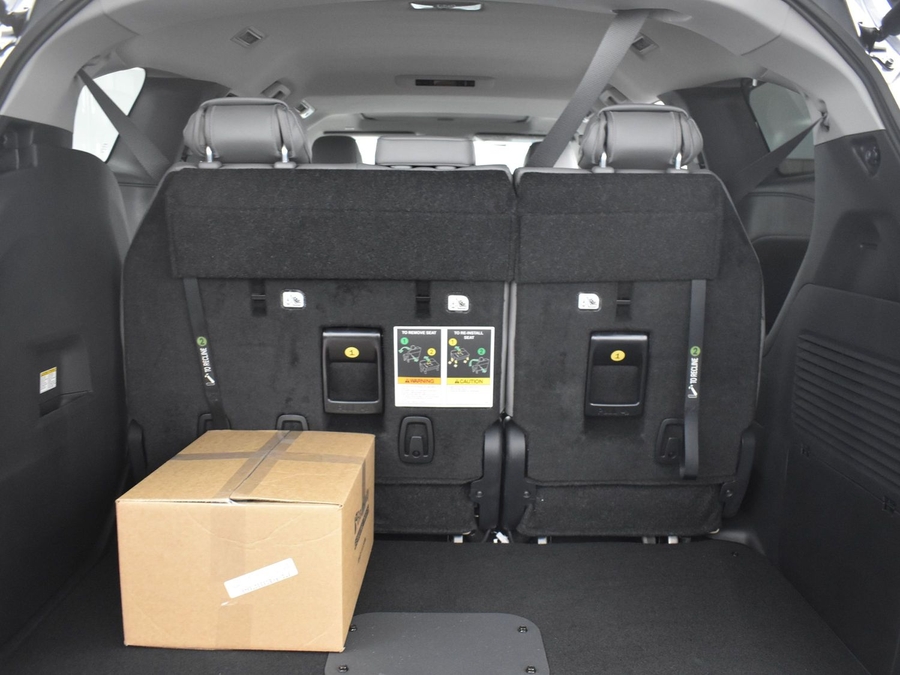 New 2025 Toyota Sienna Hybrid XLE Base - BraunAbility Side Entry Entry In Floor Automatic Ramp