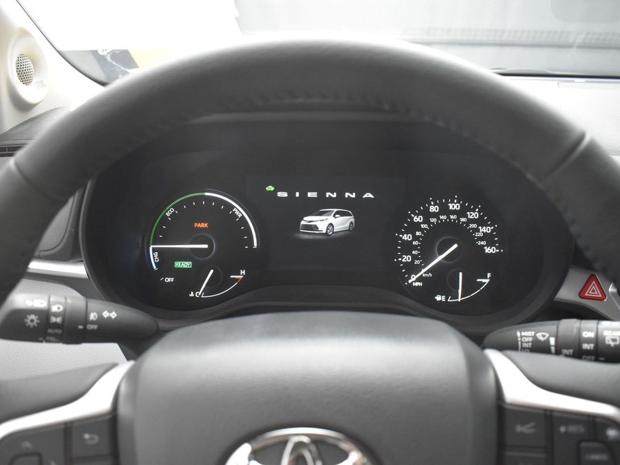 New 2025 Toyota Sienna Hybrid XLE Plus - BraunAbility Side Entry Entry In Floor Automatic Ramp