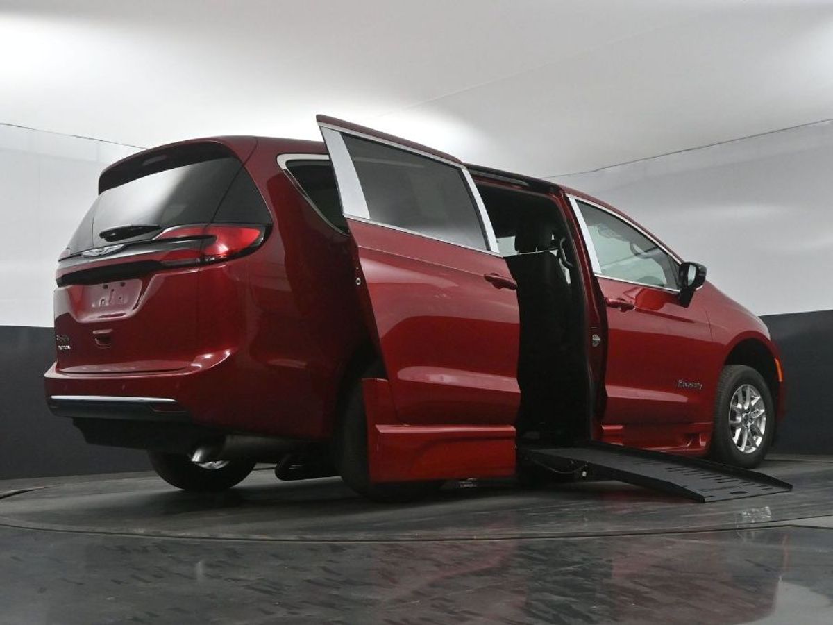 2025 CHRYSLER PACIFICA - Image 21