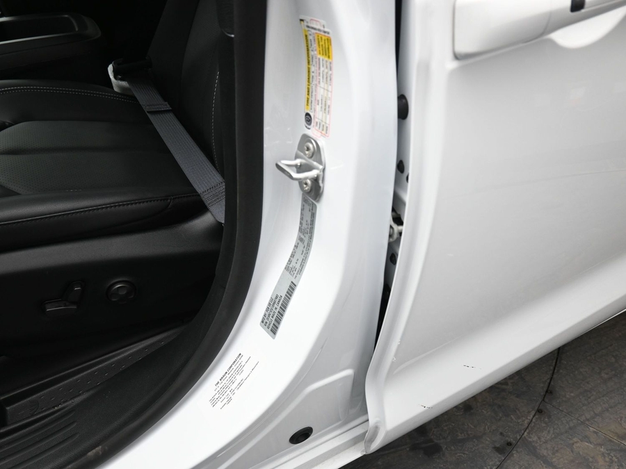 New 2025 Chrysler Voyager LX HCC - BraunAbility Rear Entry Entry Fold Out Manual Ramp