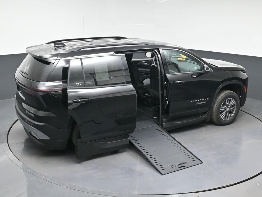 Black Chevrolet Traverse image number 7