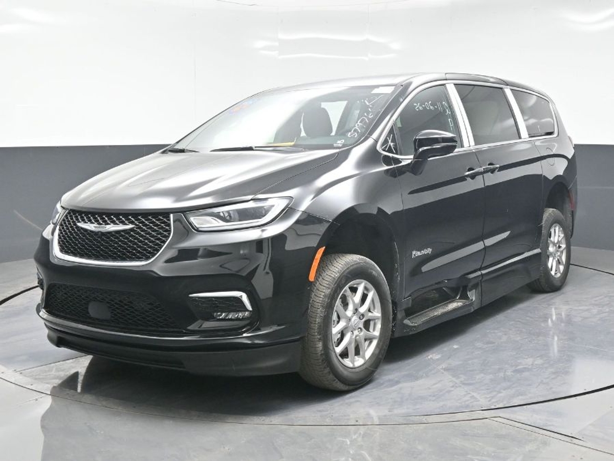Black Chrysler Pacifica image number 2