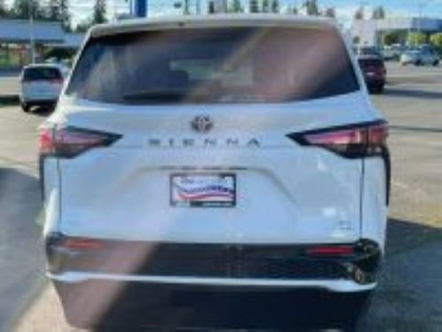 New 2025 Toyota Sienna Hybrid AWD XLE PLUS - VMI Side Entry Entry In Floor Automatic Ramp