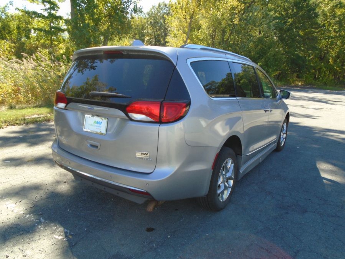 2018 CHRYSLER PACIFICA - Image 13