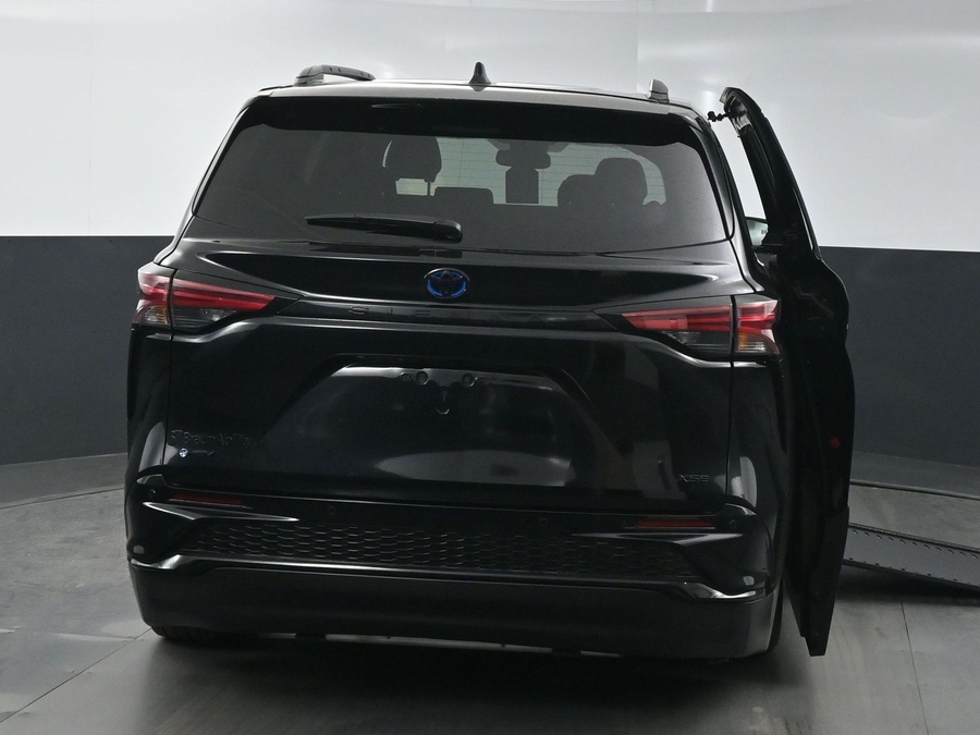 New 2025 Toyota Sienna Hybrid XSE Sport - BraunAbility Side Entry Entry In Floor Automatic Ramp