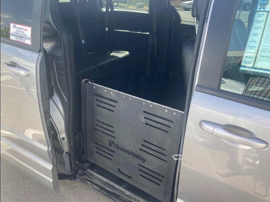 Used 2019 Dodge Grand Caravan GT - BraunAbility Side Entry Entry Fold Out Automatic Ramp