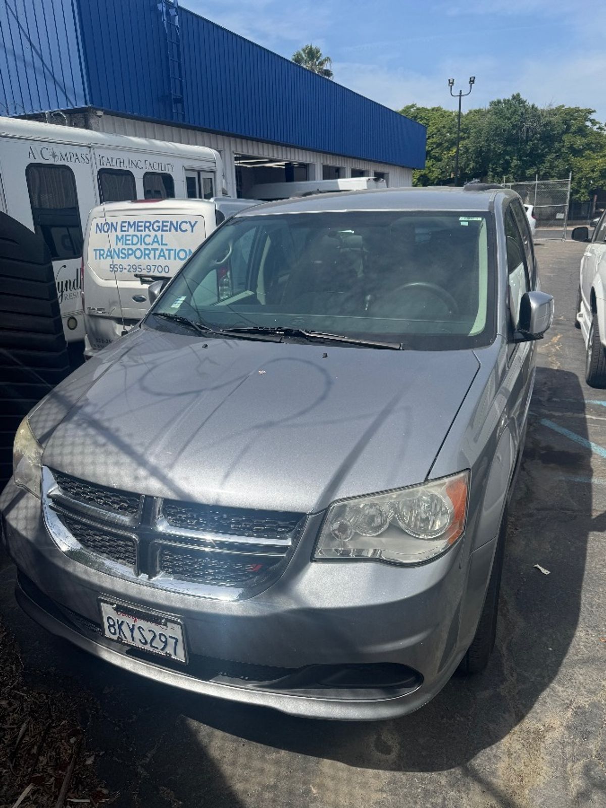 Silver Dodge Grand Caravan image number 5