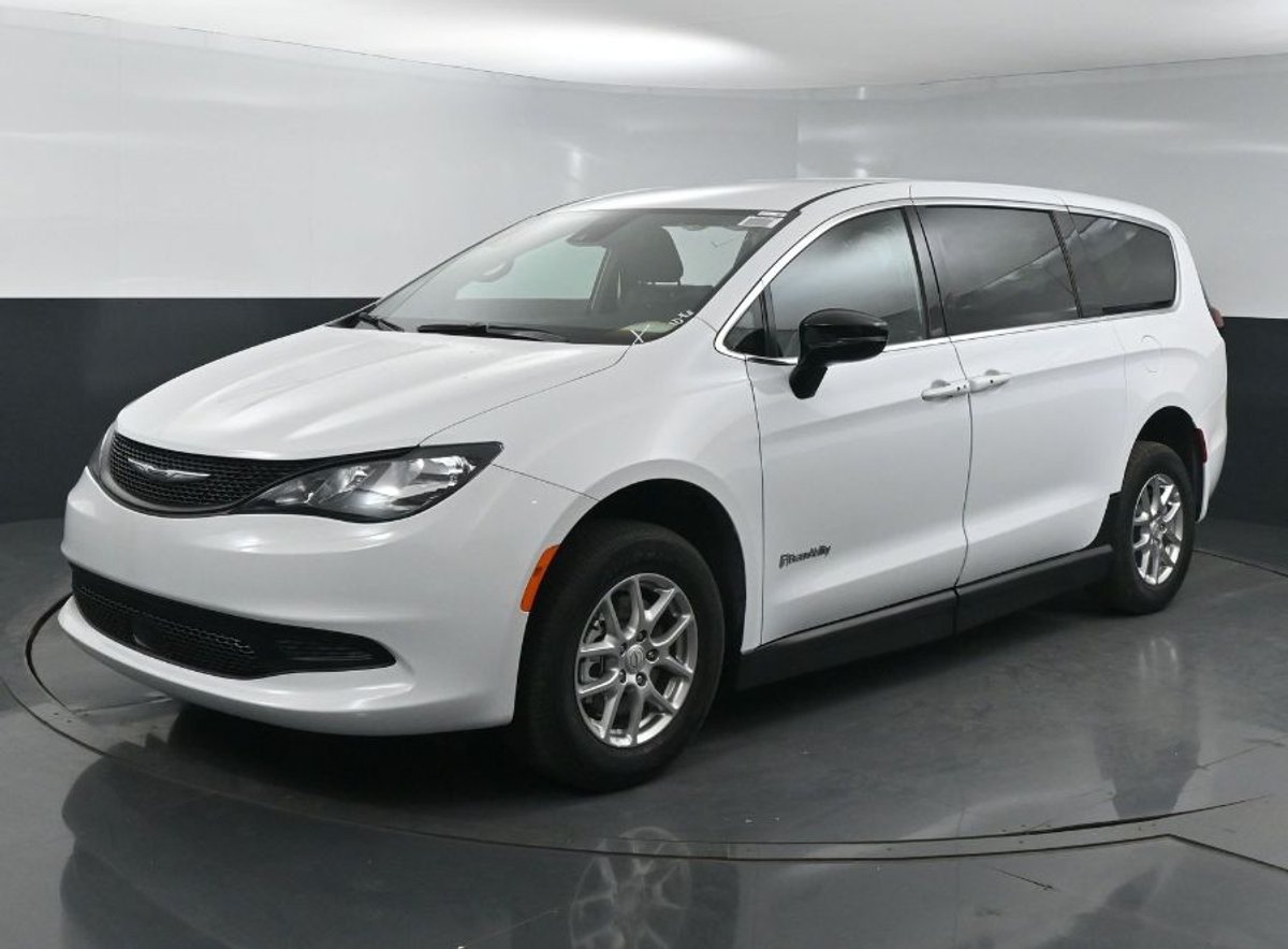 2025 CHRYSLER VOYAGER - Image 4