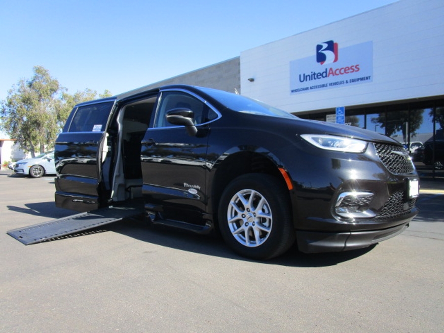 Used 2023 Chrysler Pacifica Touring L - BraunAbility Side Entry Entry In Floor Automatic Ramp