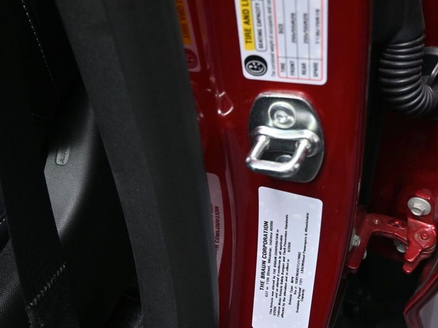 New 2026 Chevrolet Traverse 1LT Midnight - BraunAbility Side Entry In Floor Automatic Ramp