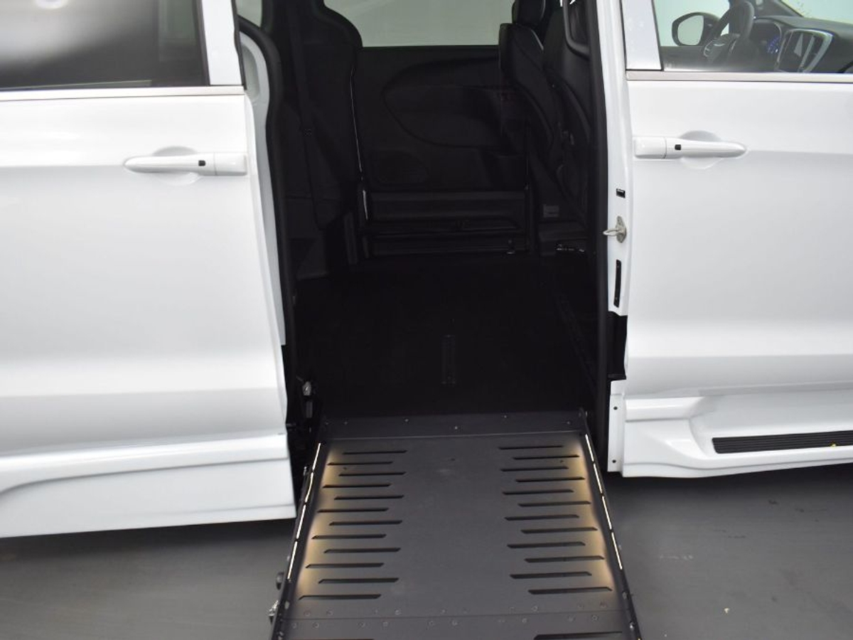 2025 CHRYSLER PACIFICA - Image 12