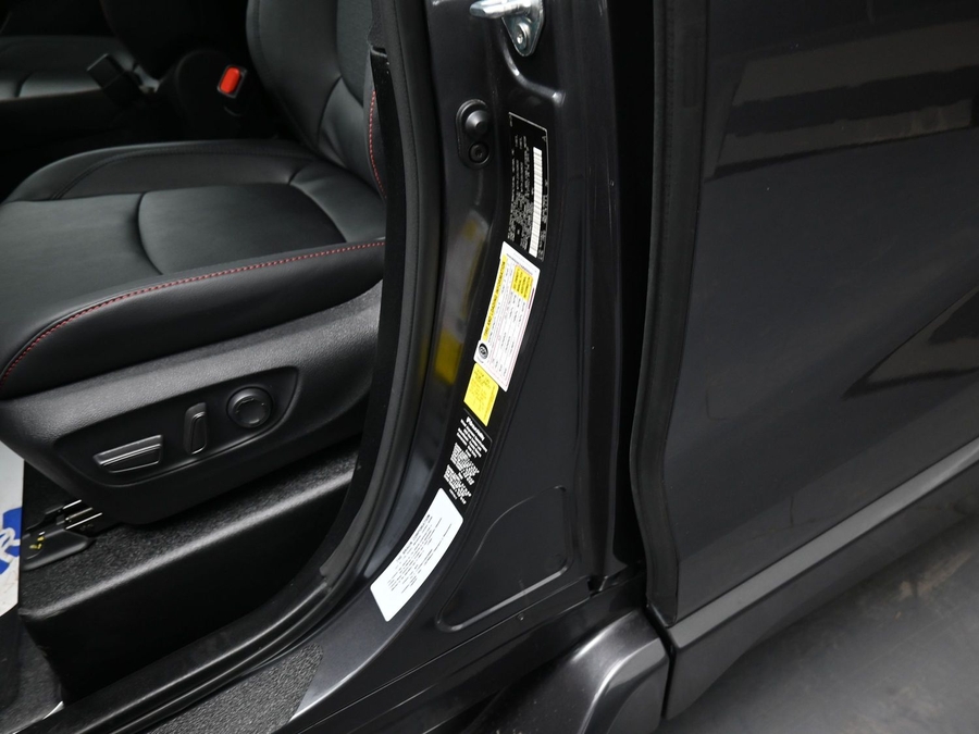 Grey Toyota Sienna image number 16