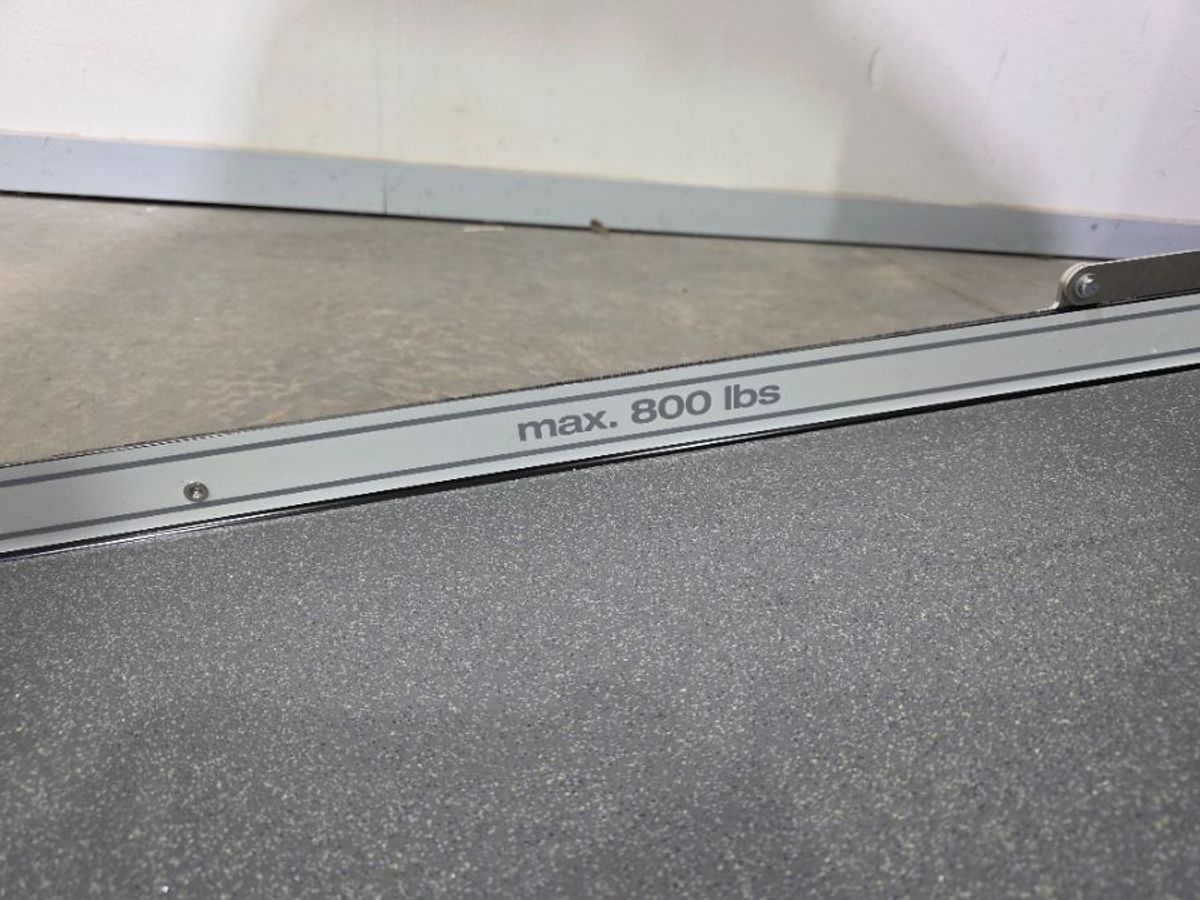 White Chrysler Voyager image number 14