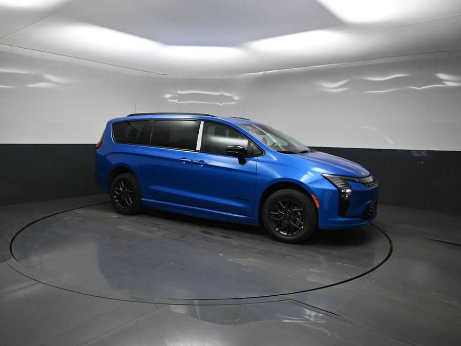 New 2027 Chrysler Pacifica Select Sport - BraunAbility Side Entry Fold Out Automatic Ramp