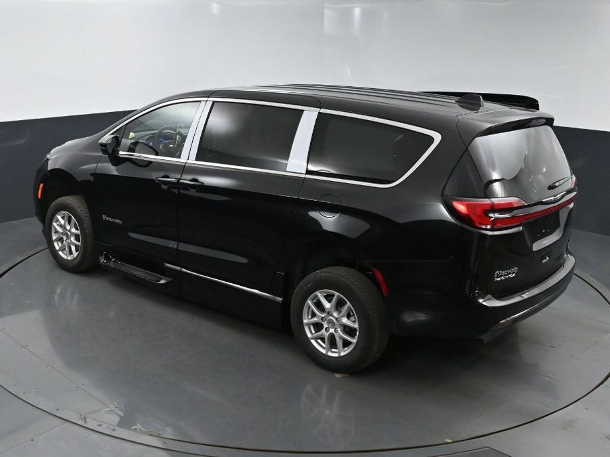 2025 CHRYSLER PACIFICA - Image 24