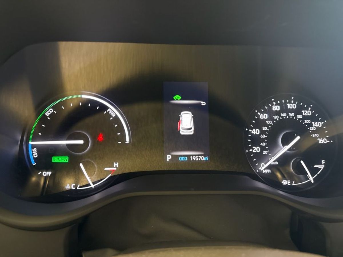 Silver Toyota Sienna image number 10