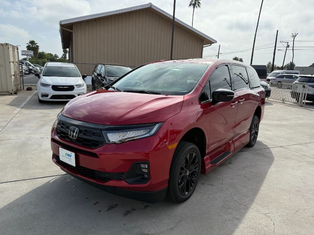 Red Honda Odyssey image number 9