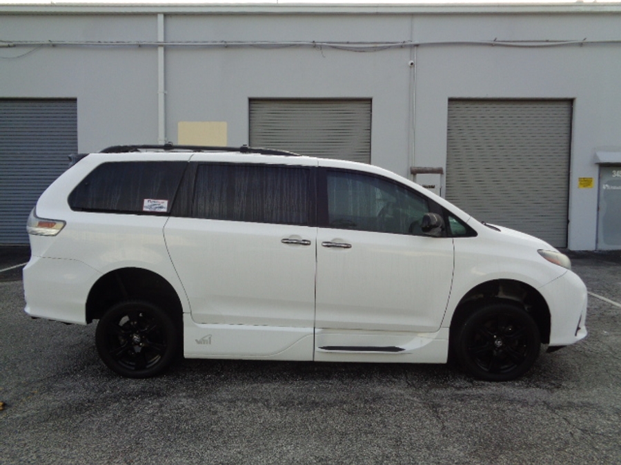 Used 2020 Toyota Sienna SE Premium - VMI Side Entry In Floor Automatic Ramp