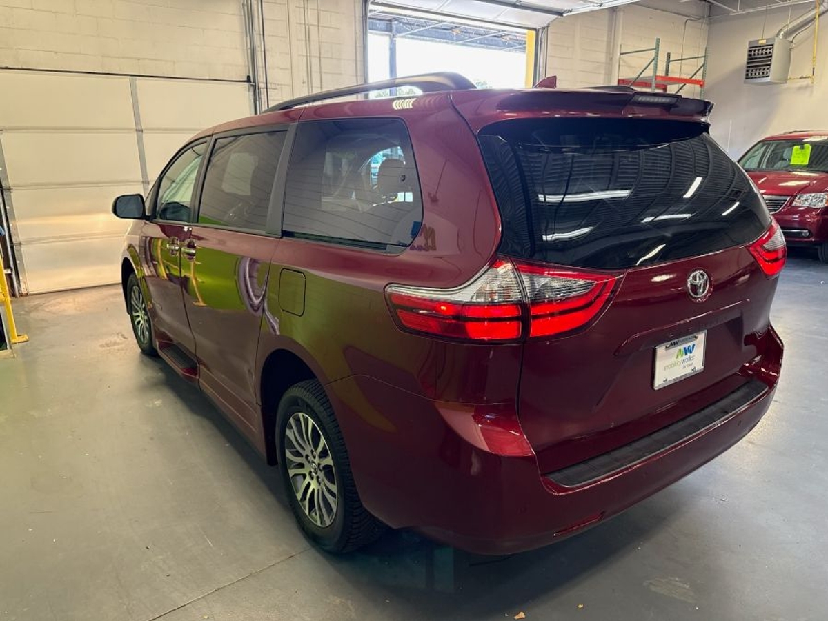 2020 TOYOTA SIENNA - Image 11