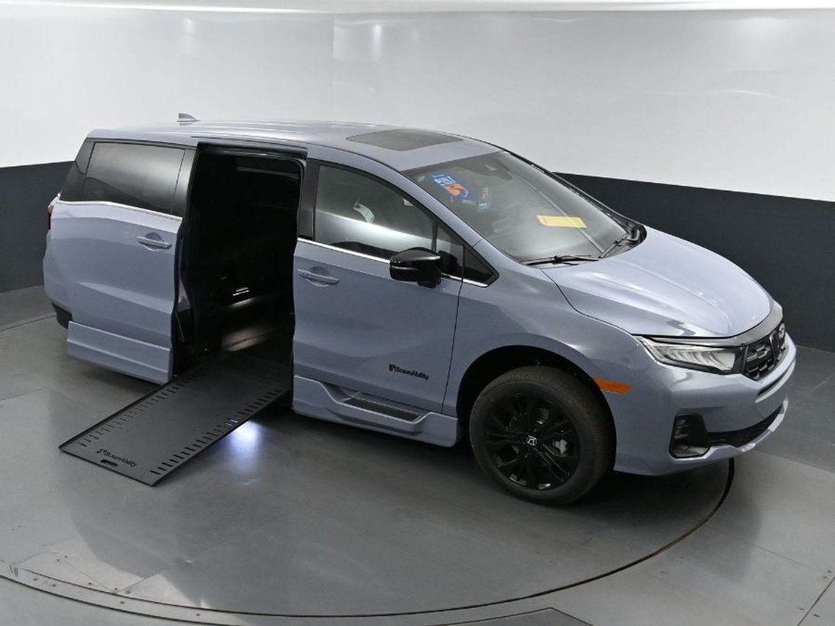 Grey Honda Odyssey image number 21