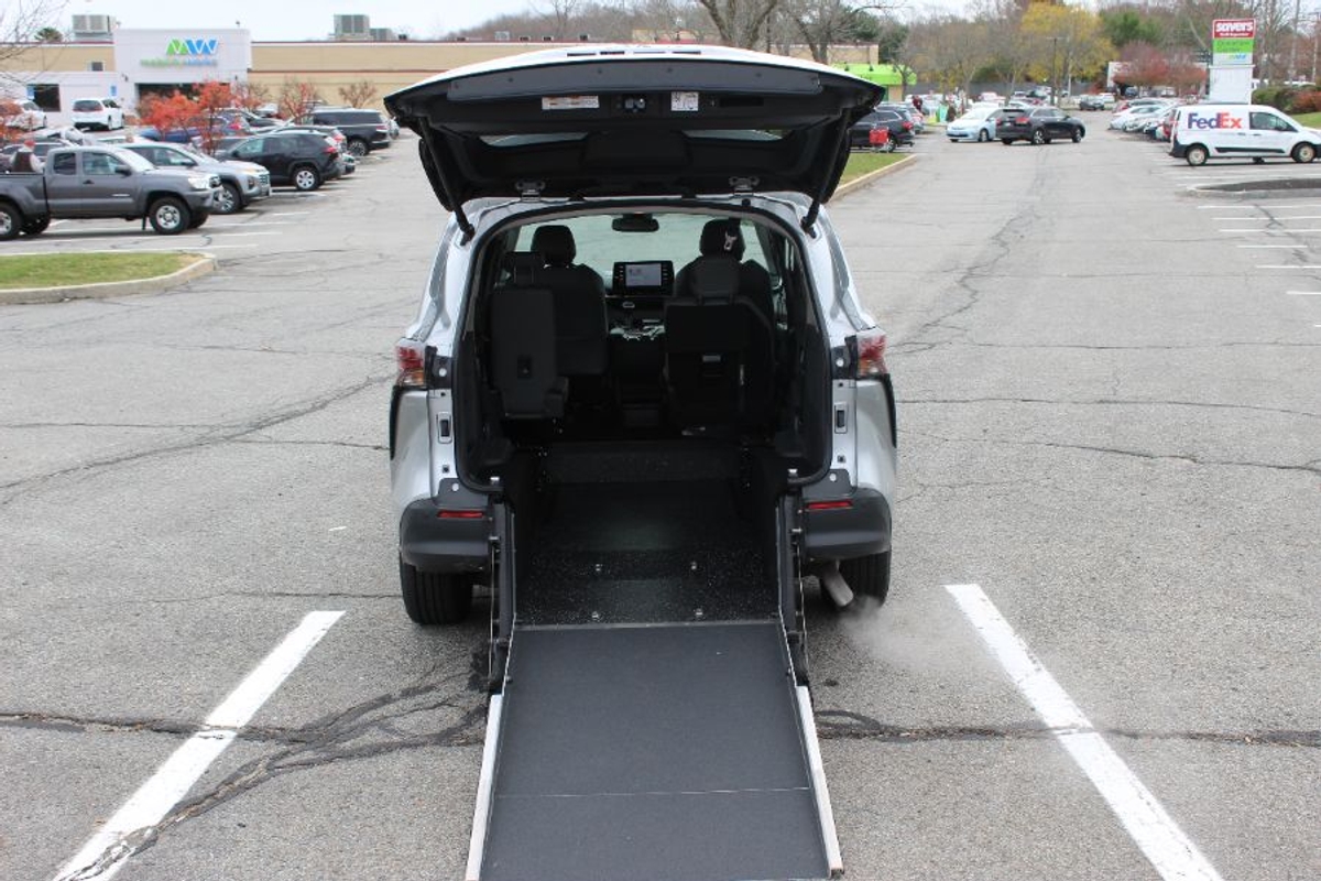 2024 TOYOTA SIENNA - Image 29