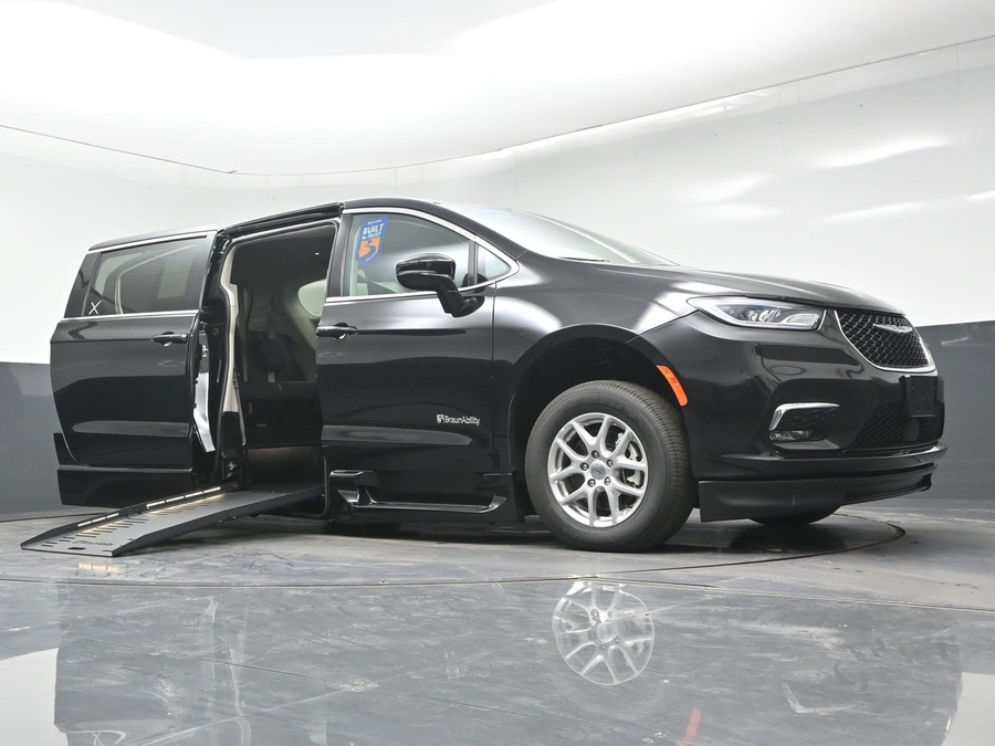Used 2024 Chrysler Pacifica Touring L - BraunAbility Side Entry Fold Out Automatic Ramp