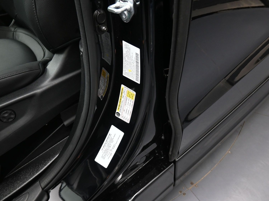 Black Honda Odyssey image number 14