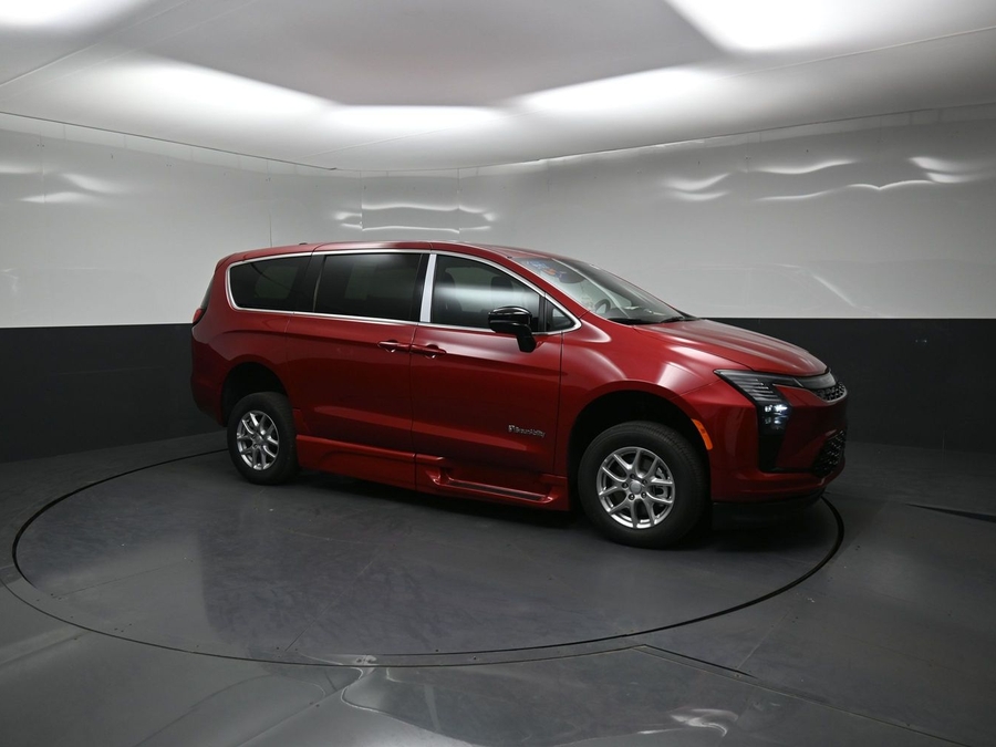 Red Chrysler Pacifica image number 15