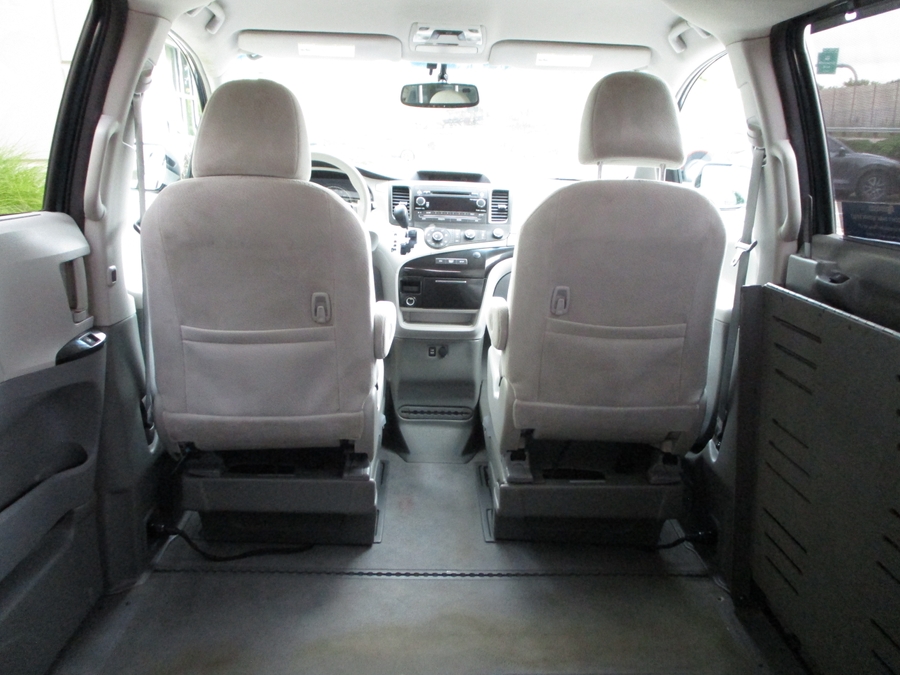 Used 2012 Toyota Sienna LE - BraunAbility Side Entry Entry Fold Out Automatic Ramp