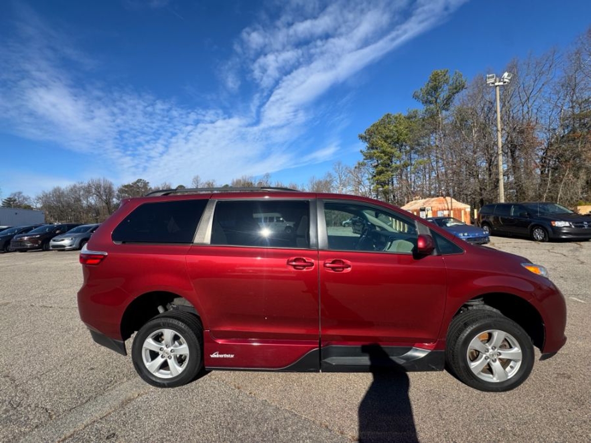Red Toyota Sienna image number 5