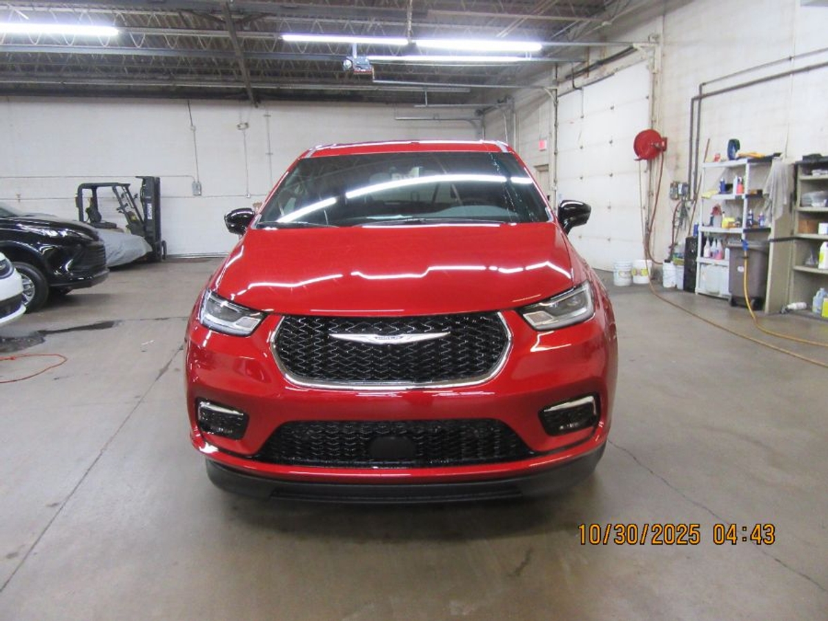 2025 CHRYSLER PACIFICA - Image 10