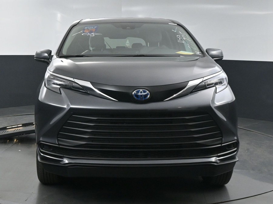 New 2025 Toyota Sienna Hybrid LE - BraunAbility Side Entry Entry Fold Out Automatic Ramp