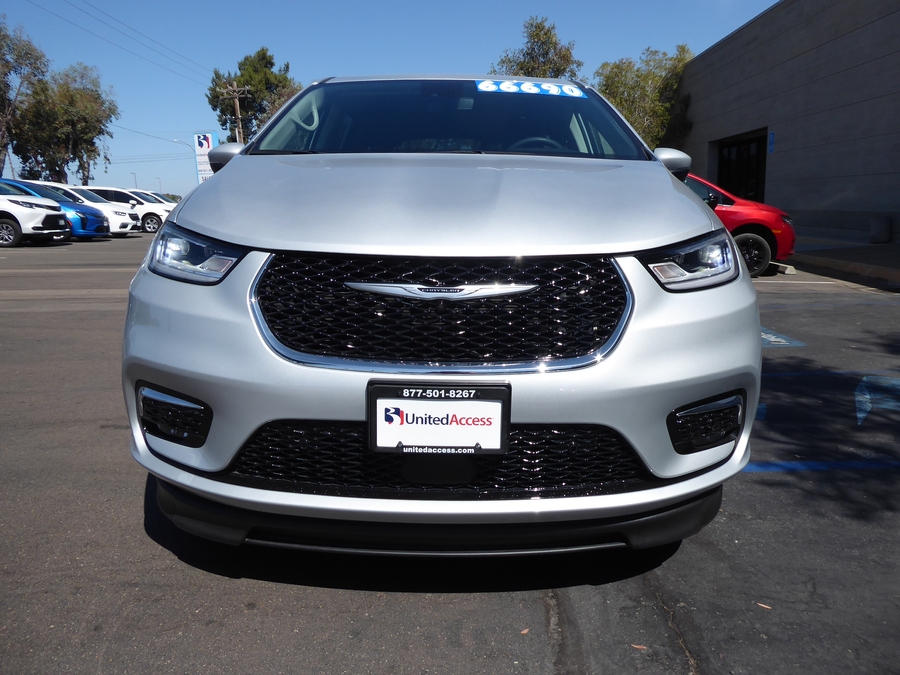 2023 Chrysler Pacifica Touring L - Photo 11