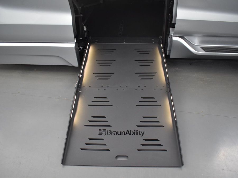 New 2025 Toyota Sienna Hybrid XLE Plus - BraunAbility Side Entry Entry Fold Out Automatic Ramp