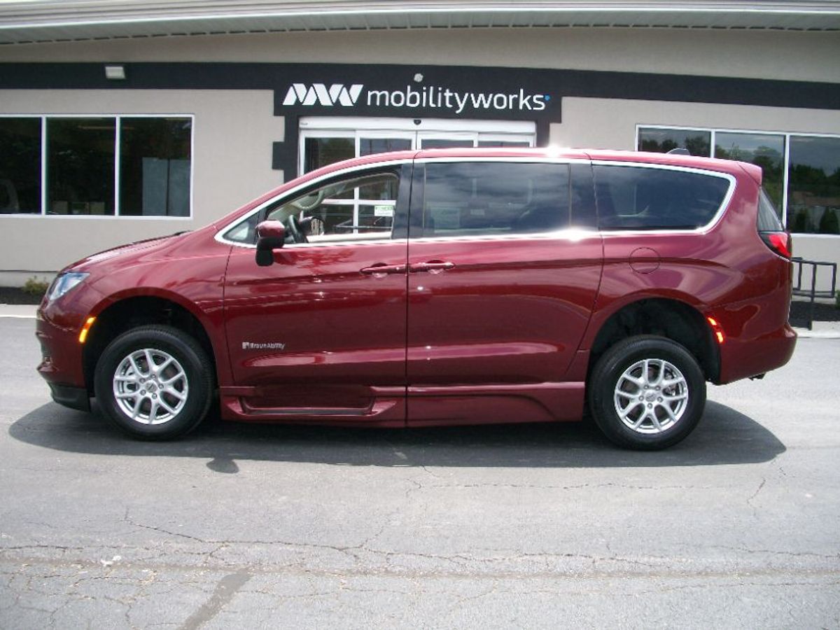 2023 CHRYSLER VOYAGER - Image 15