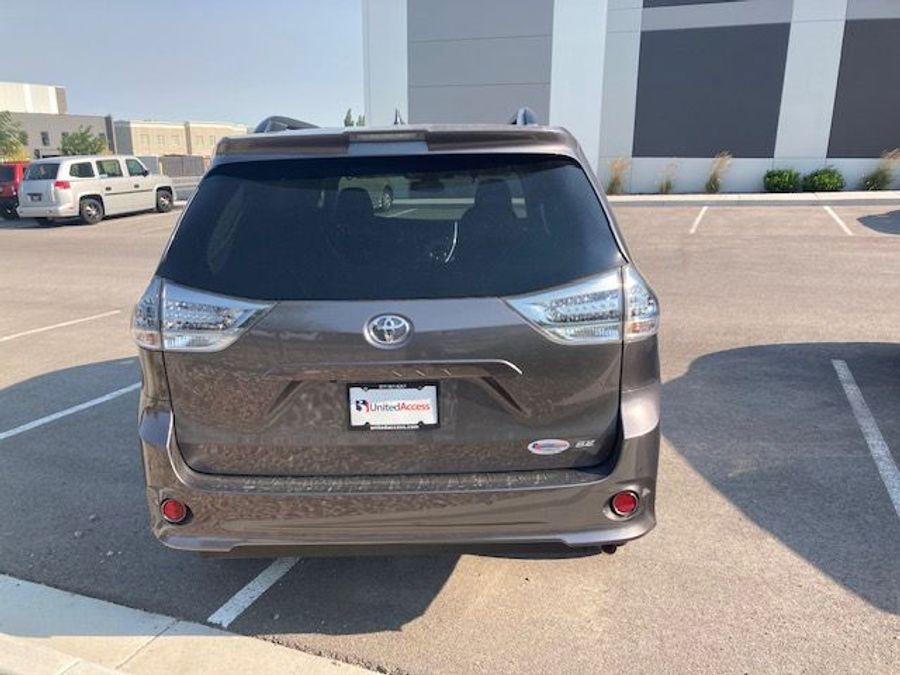 Used 2019 Toyota Sienna SE Premium - VMI Side Entry Entry In Floor Automatic Ramp