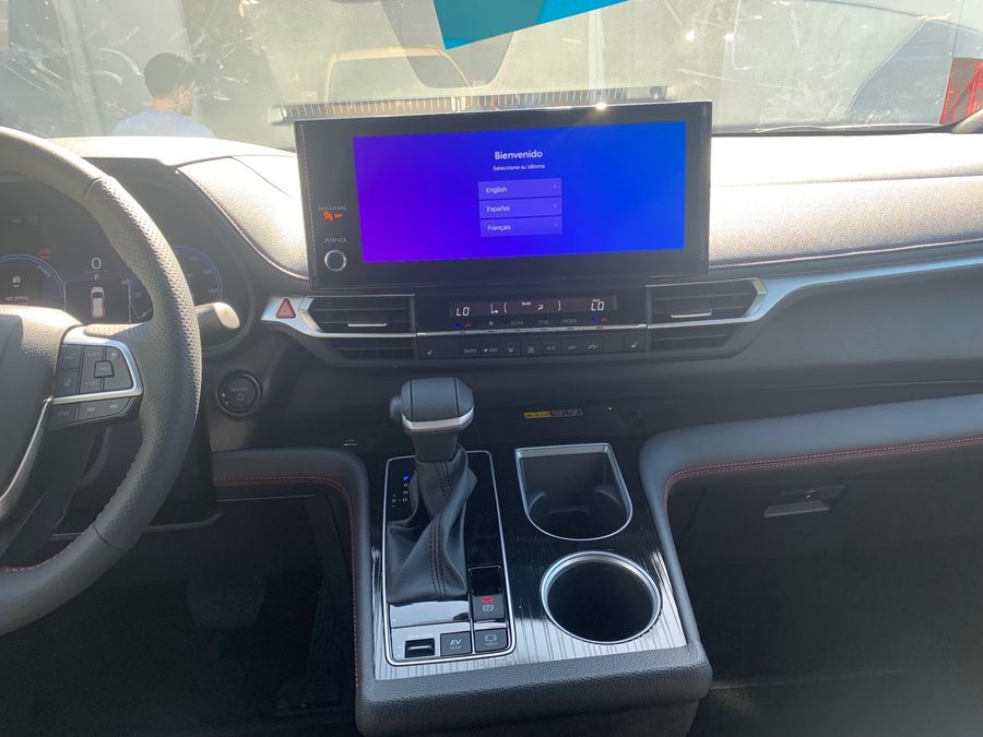 New 2025 Toyota Sienna Hybrid XLE Plus - VMI Side Entry Entry In Floor Automatic Ramp
