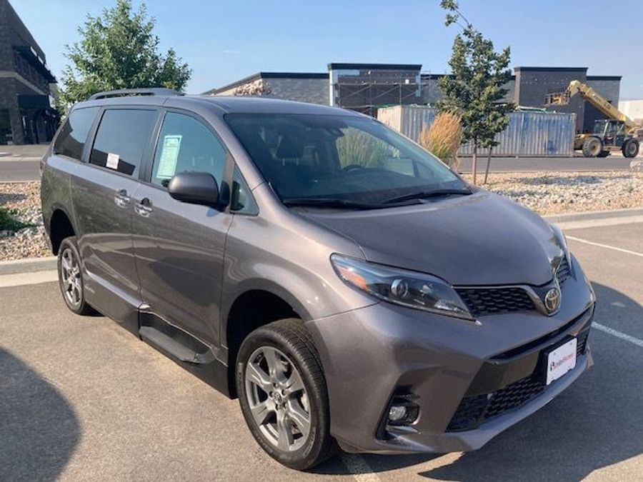 Used 2019 Toyota Sienna SE Premium - VMI Side Entry Entry In Floor Automatic Ramp