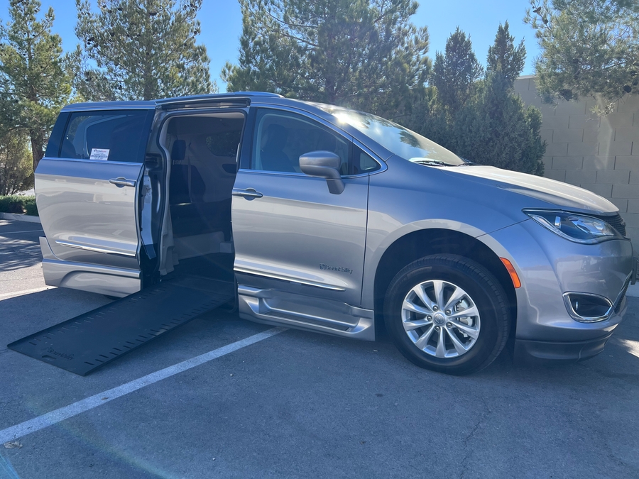 2019 Chrysler Pacifica Touring L