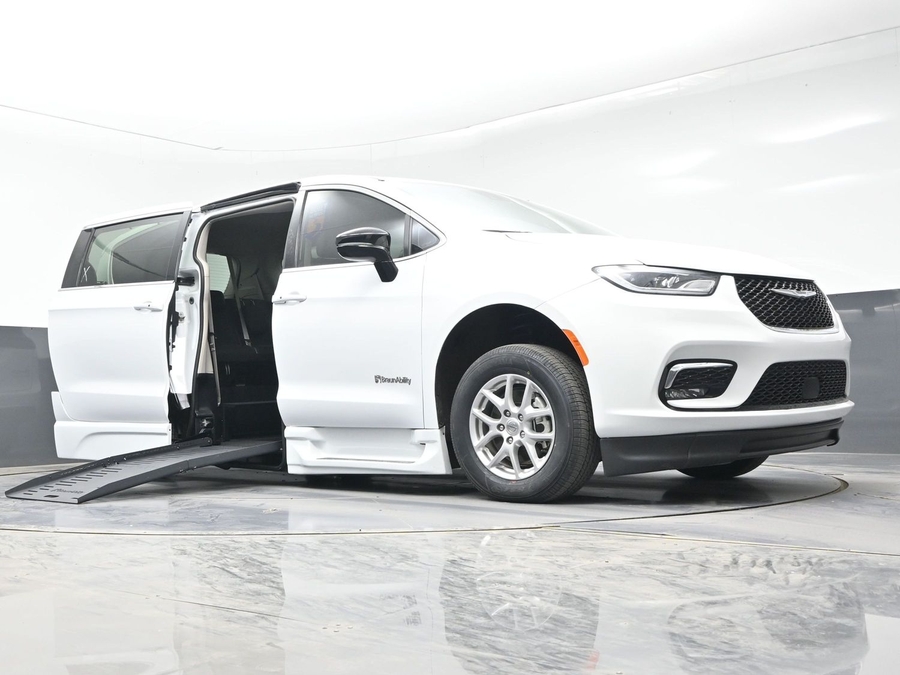 Used 2024 Chrysler Pacifica Touring L - BraunAbility Side Entry Entry Fold Out Automatic Ramp