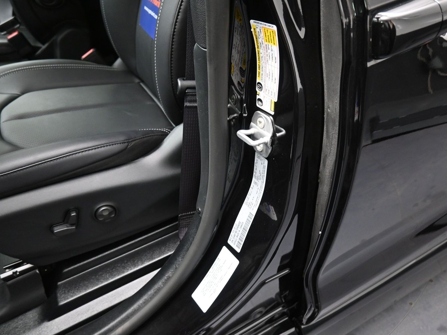 New 2025 Chrysler Pacifica Select Safety - BraunAbility Side Entry Entry Fold Out Automatic Ramp