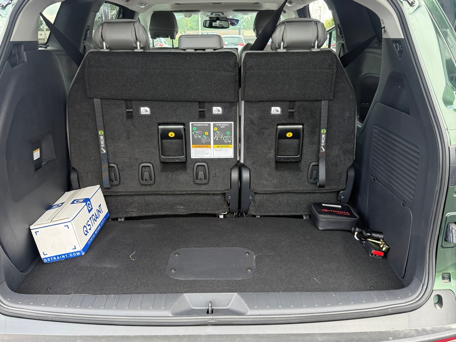 Green Toyota Sienna image number 3