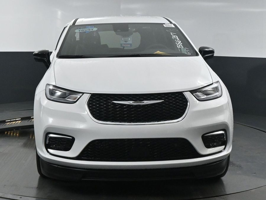 New 2025 Chrysler Pacifica Select Safety - BraunAbility Side Entry Entry Fold Out Automatic Ramp