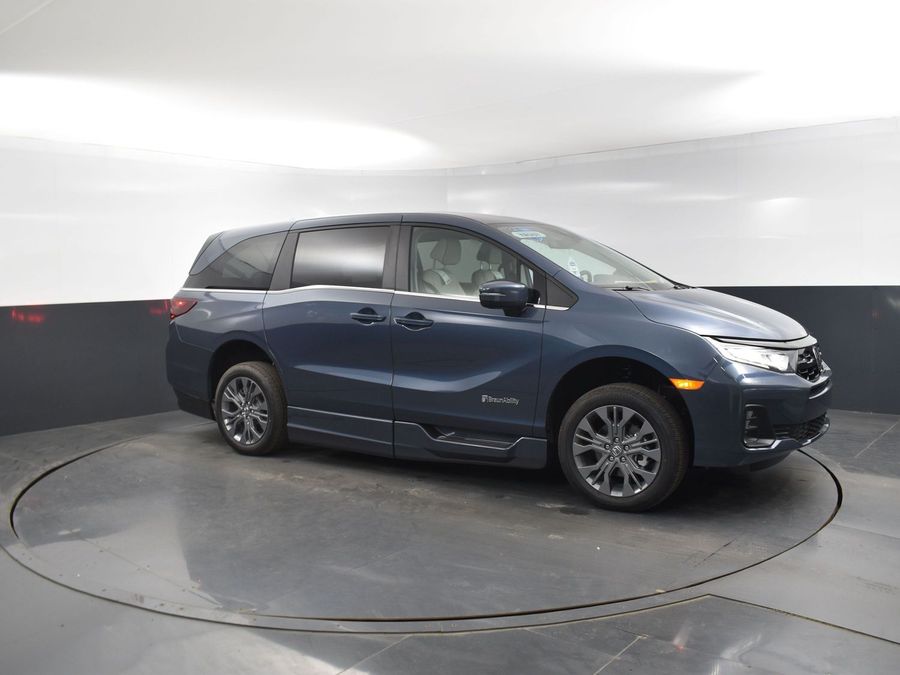 New 2025 Honda Odyssey Touring - BraunAbility Side Entry Entry In Floor Automatic Ramp