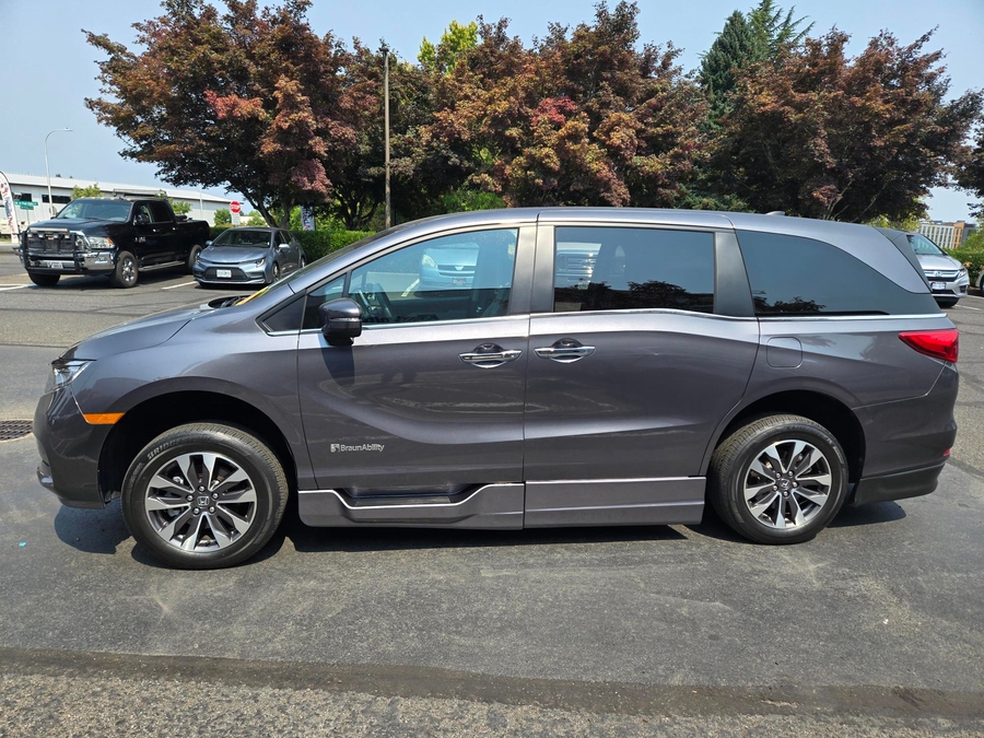 Used 2024 Honda Odyssey EXL - BraunAbility Side Entry In Floor Automatic Ramp