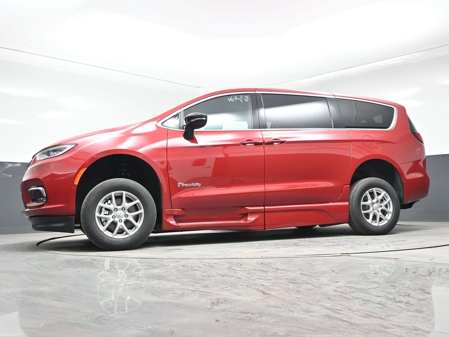 New 2026 Chrysler Pacifica Select Safety - BraunAbility Side Entry Fold Out Automatic Ramp