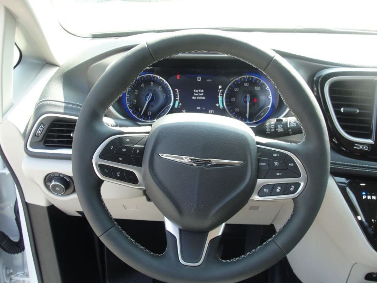 White Chrysler Pacifica image number 8