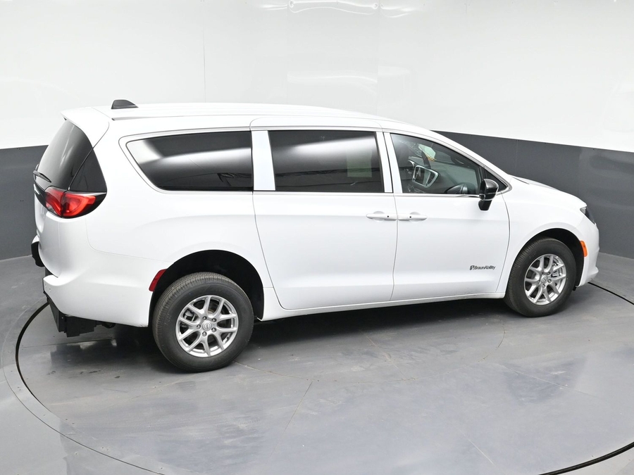 New 2026 Chrysler Voyager LX - BraunAbility Rear Entry Entry Fold Out Manual Ramp
