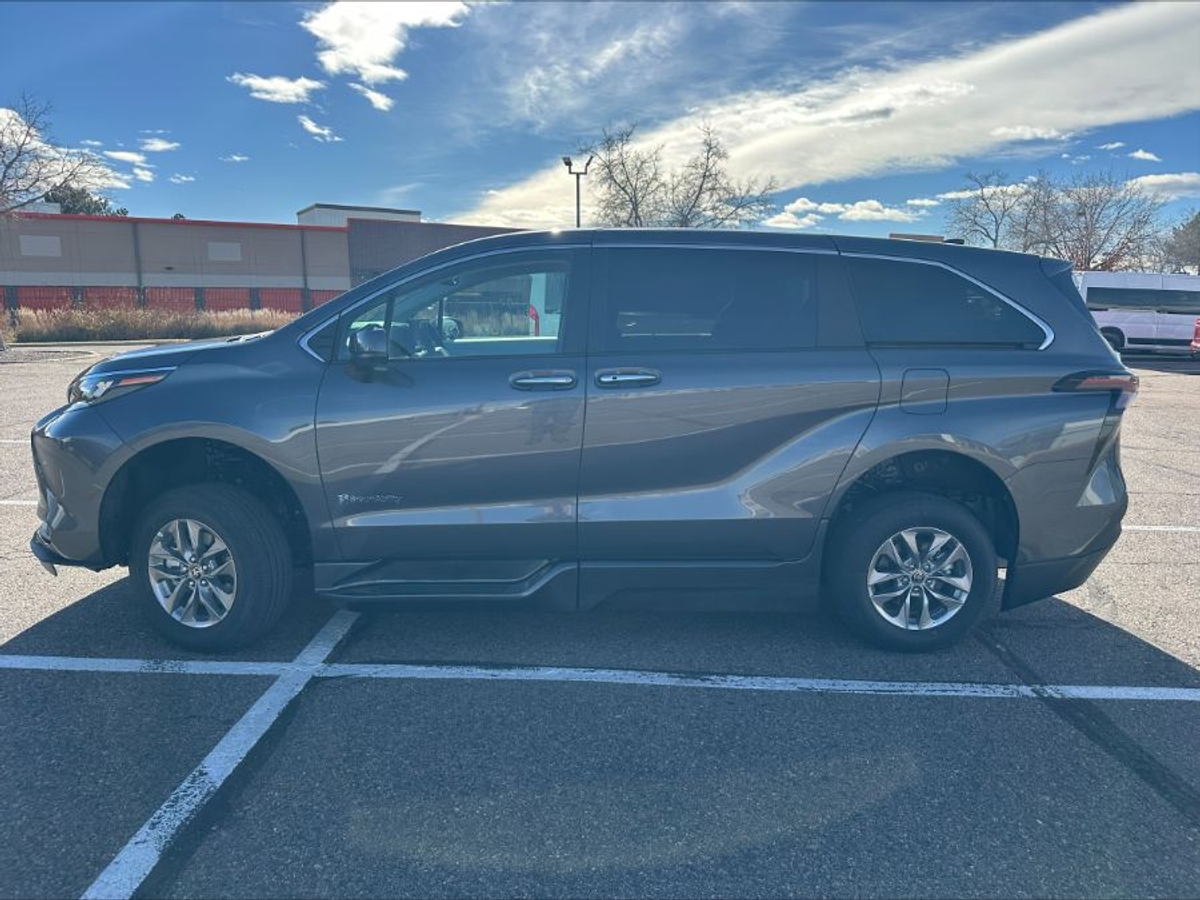 2025 TOYOTA SIENNA - Image 7