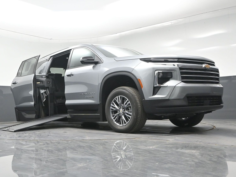 New 2026 Chevrolet Traverse 1LT - BraunAbility Side Entry In Floor Automatic Ramp